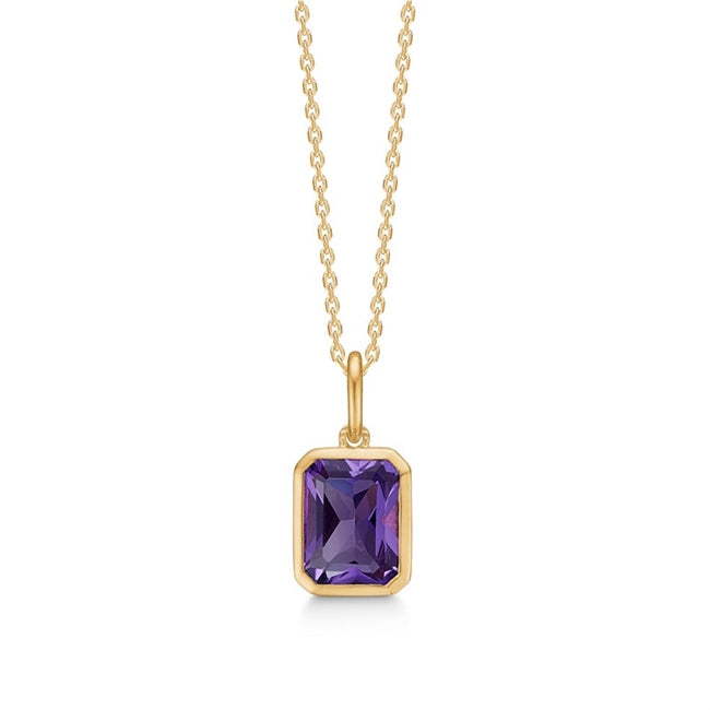 Darling vedhæng i 14 kt guld med kvadratisk lilla ametyst og rund ankerkæde 42–45 cm fra Mads Z Gold Label.